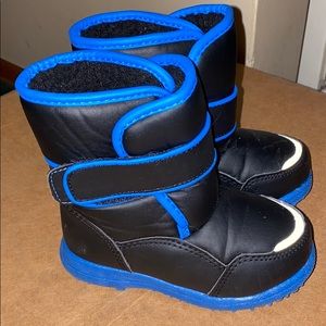 Toddler size 8 snow boots